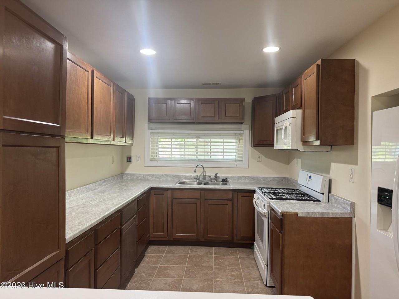 950 Perrytown Rd - Photo 3 of 21