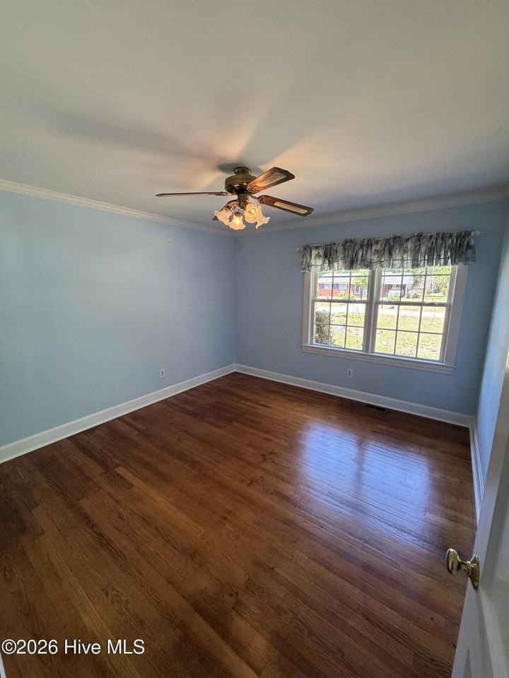 4167 Woodcrest Rd - Photo 4 of 12