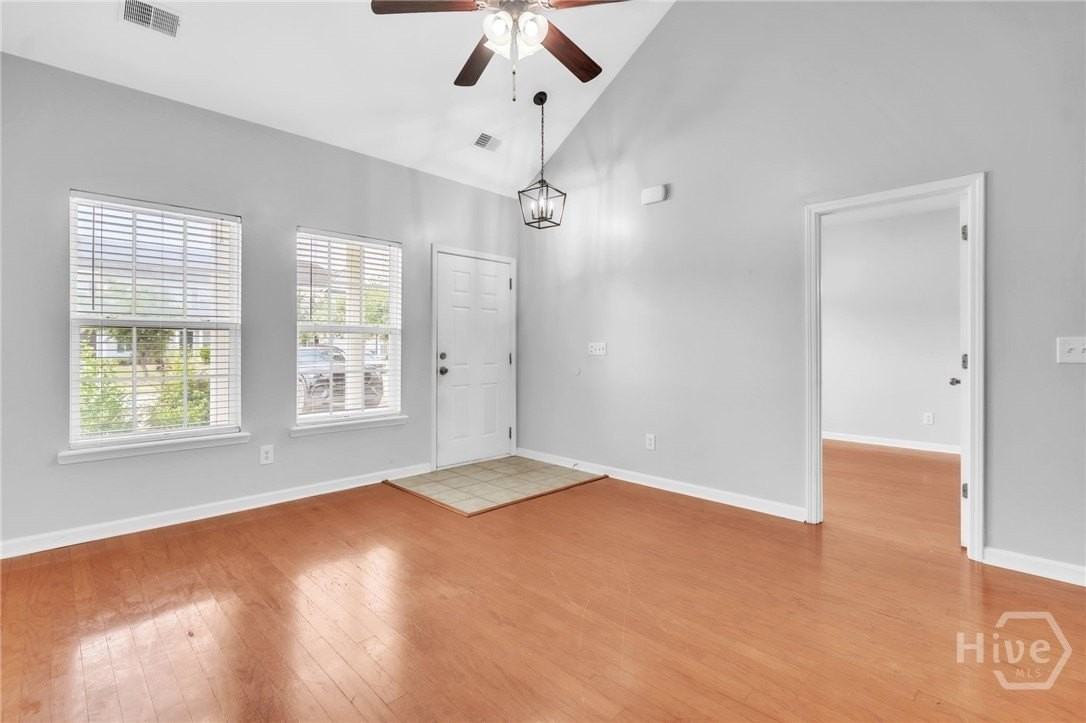 120 Cromer St - Photo 4 of 27