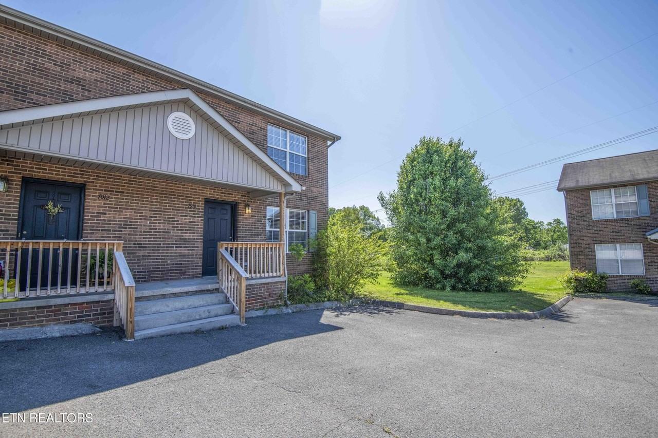 7910 Gray Heights Way - Photo 2 of 35