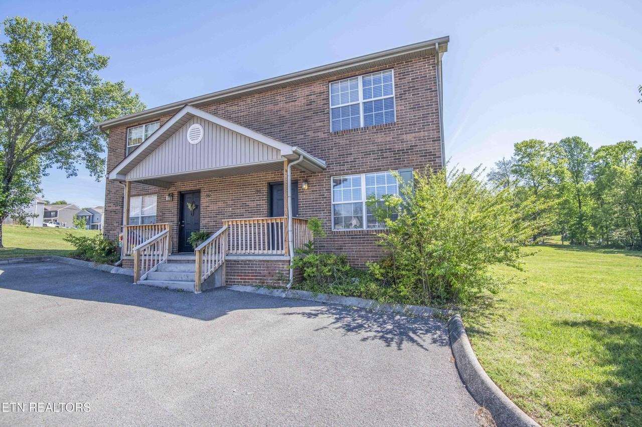 7910 Gray Heights Way - Photo 3 of 35