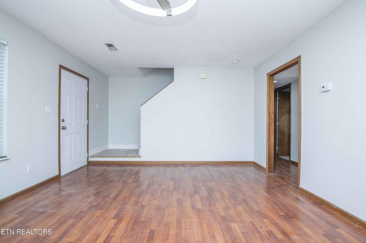 7910 Gray Heights Way - Photo 6 of 35