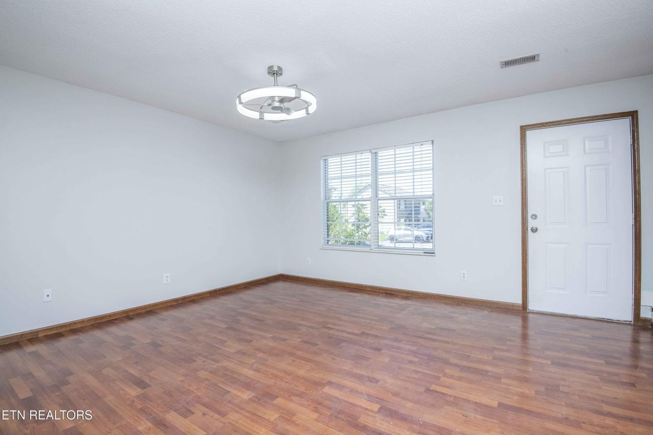 7910 Gray Heights Way - Photo 7 of 35