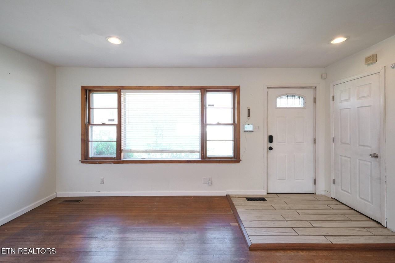 548 Murray Dr - Photo 2 of 50