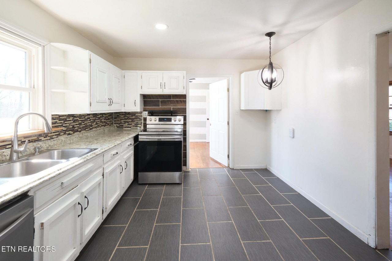 548 Murray Dr - Photo 5 of 50