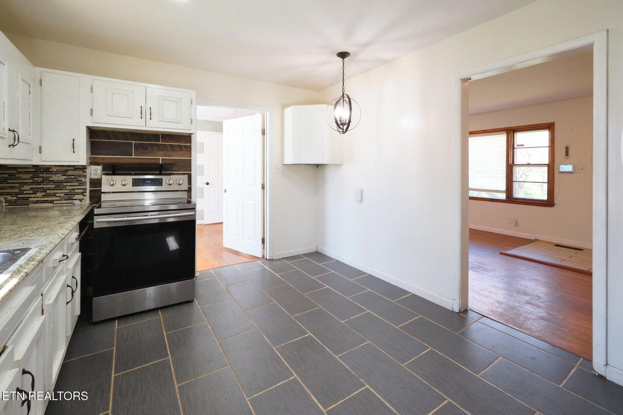 548 Murray Dr - Photo 7 of 50