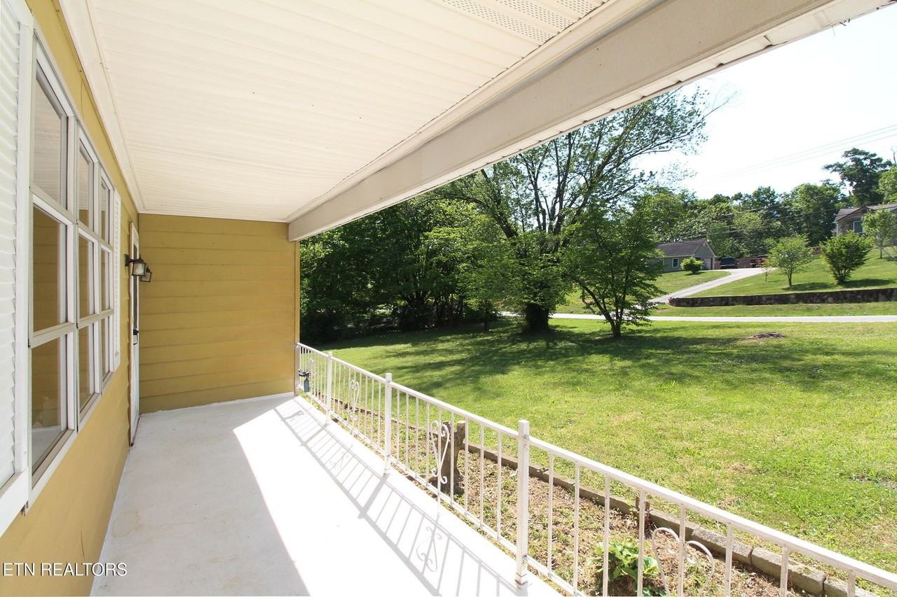 1940 Harris Rd - Photo 6 of 26