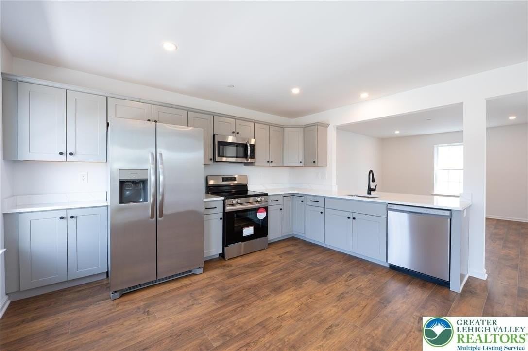 560 Long St #4 - Photo 4 of 16