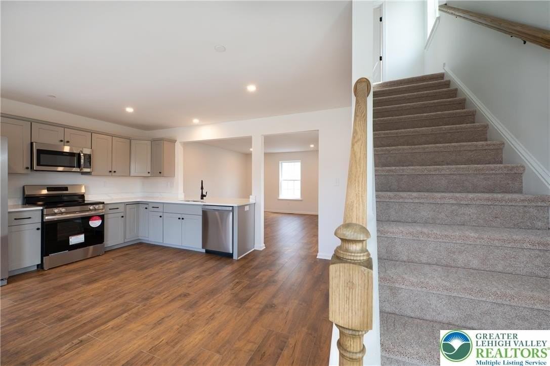 560 Long St #4 - Photo 5 of 16