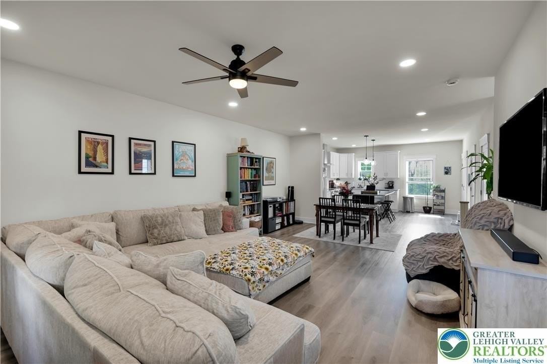 221 Craig Ave - Photo 6 of 32