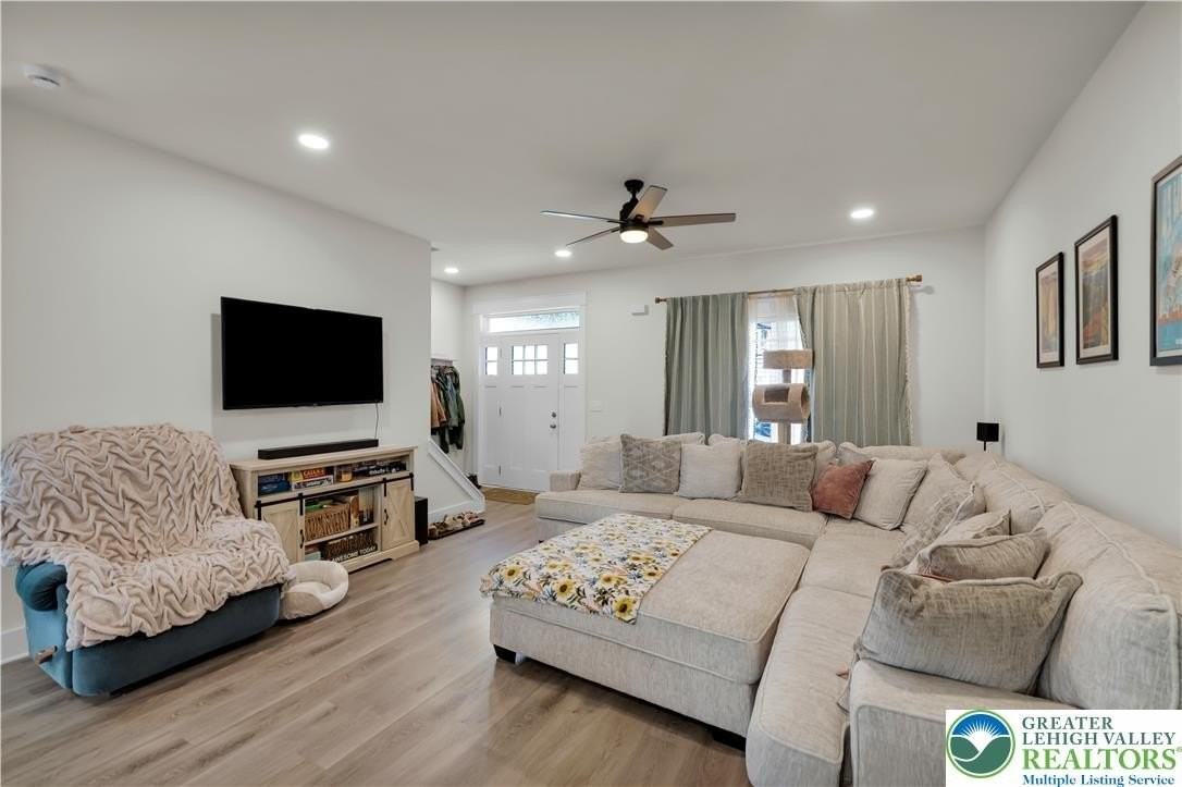 221 Craig Ave - Photo 7 of 32