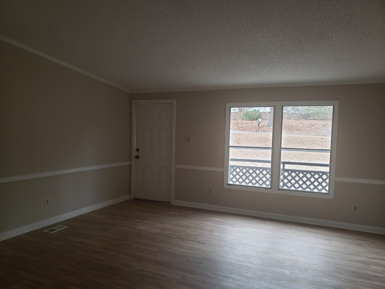 1017 Dunvegan Dr #1 - Photo 4 of 11