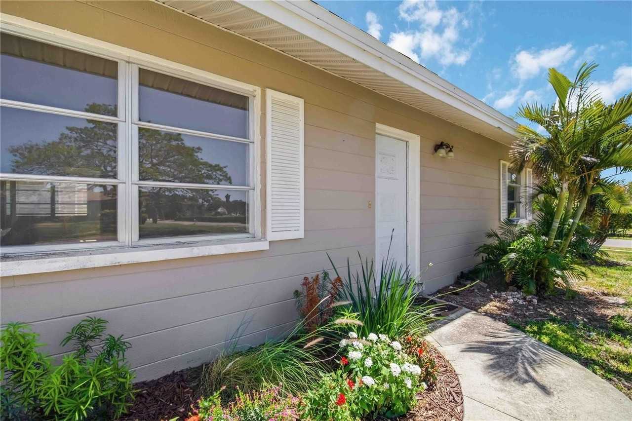 304 Lantana Ave - Photo 3 of 19