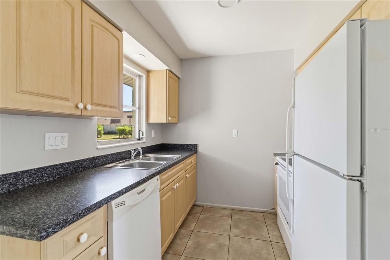 304 Lantana Ave - Photo 6 of 19