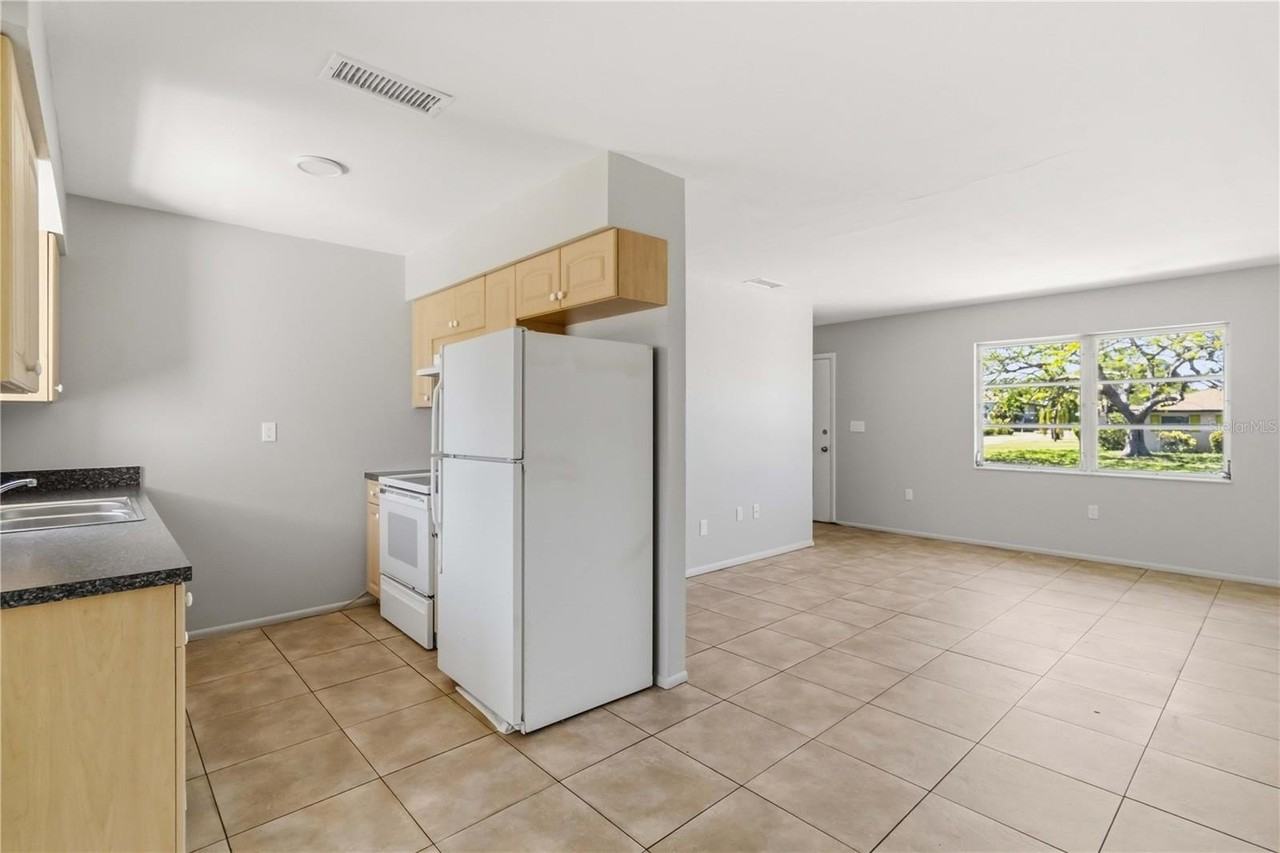 304 Lantana Ave - Photo 7 of 19