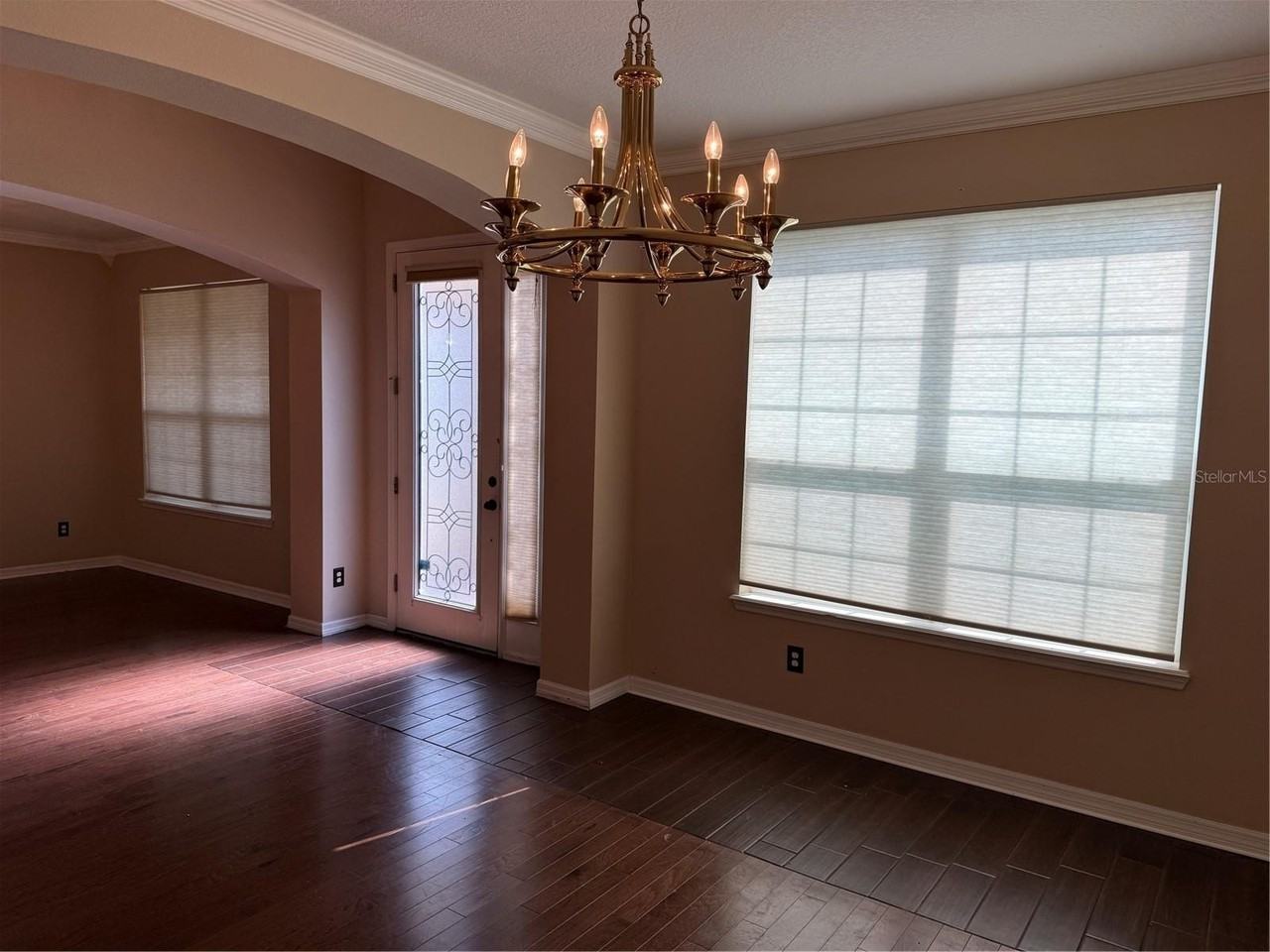 2478 Linkwood Ave - Photo 4 of 44