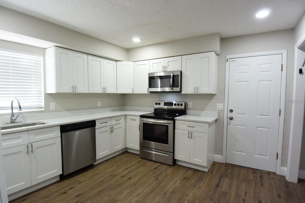 5845 Elm St - Photo 7 of 13