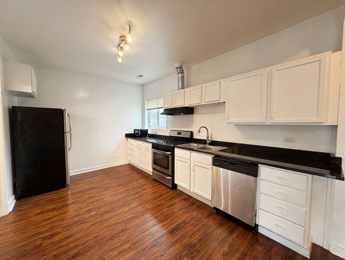 5833 W Irving Park Rd #1F - Photo 3 of 8