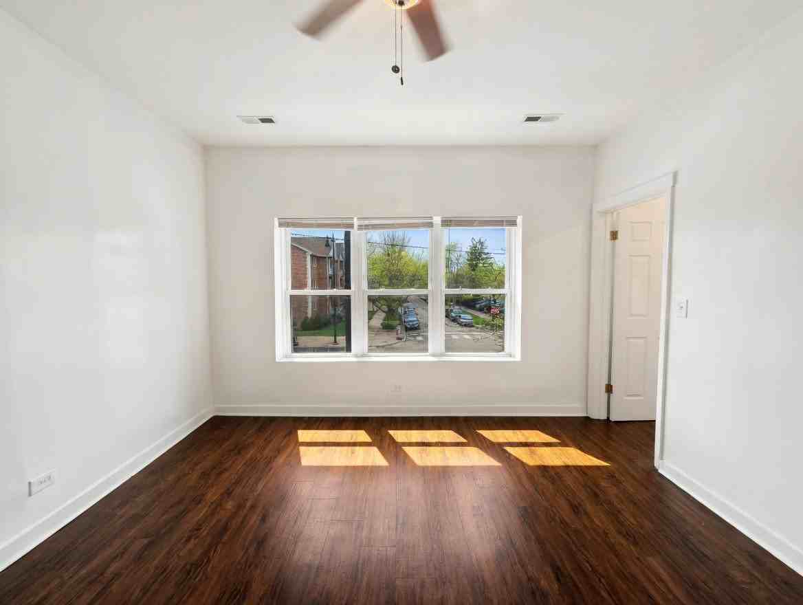 5833 W Irving Park Rd #1F - Photo 4 of 8