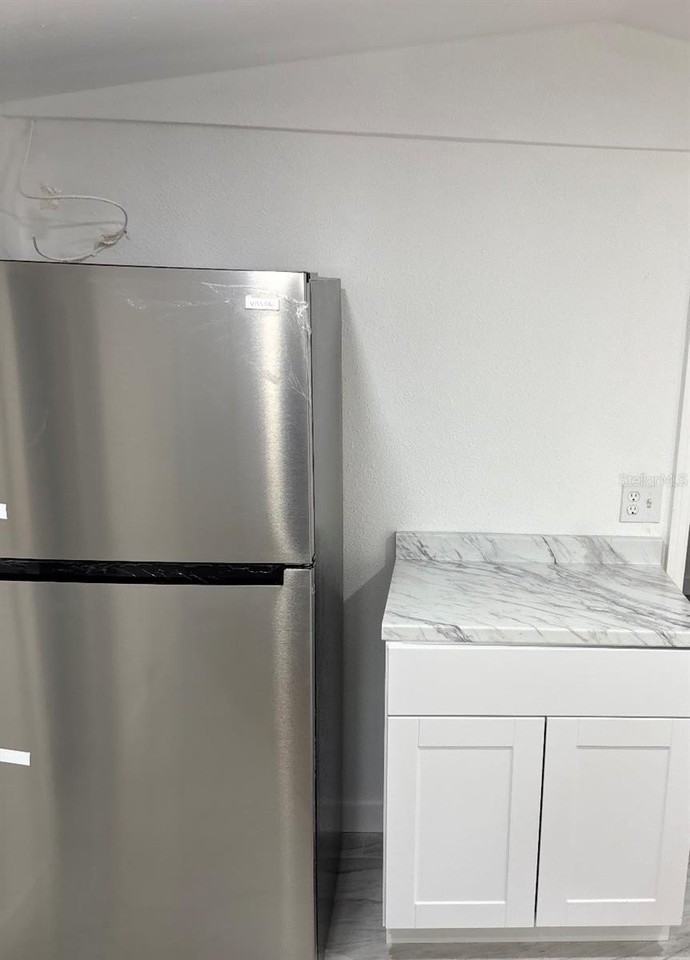 783 Eldridge St #B - Photo 6 of 28