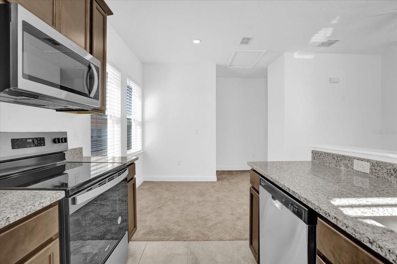 3008 Mirage Pl - Photo 7 of 15