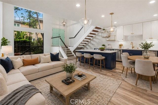 984 Granville Ave - Photo 2 of 8