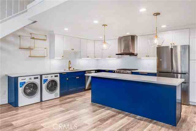 984 Granville Ave - Photo 4 of 8