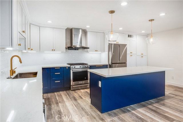 984 Granville Ave - Photo 7 of 8