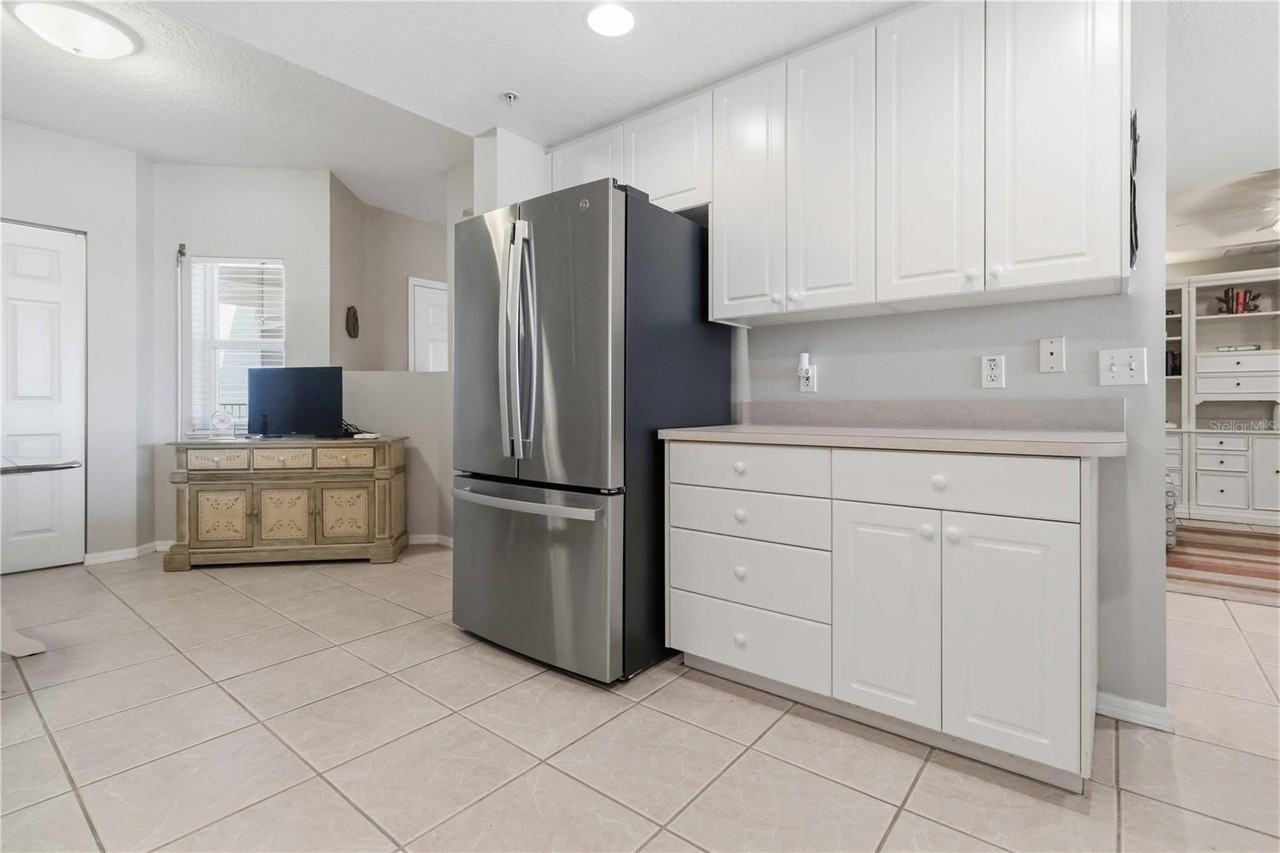 8921 Lake Dr #504 - Photo 6 of 30