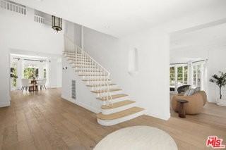 712 N Rodeo Dr - Photo 4 of 8