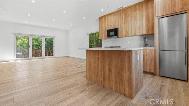 512 W Washington Blvd - Photo 3 of 8