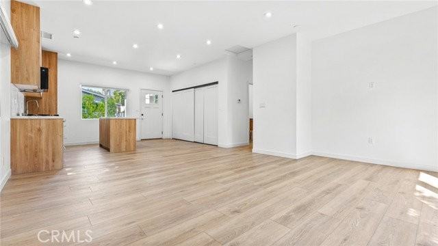 512 W Washington Blvd - Photo 5 of 8