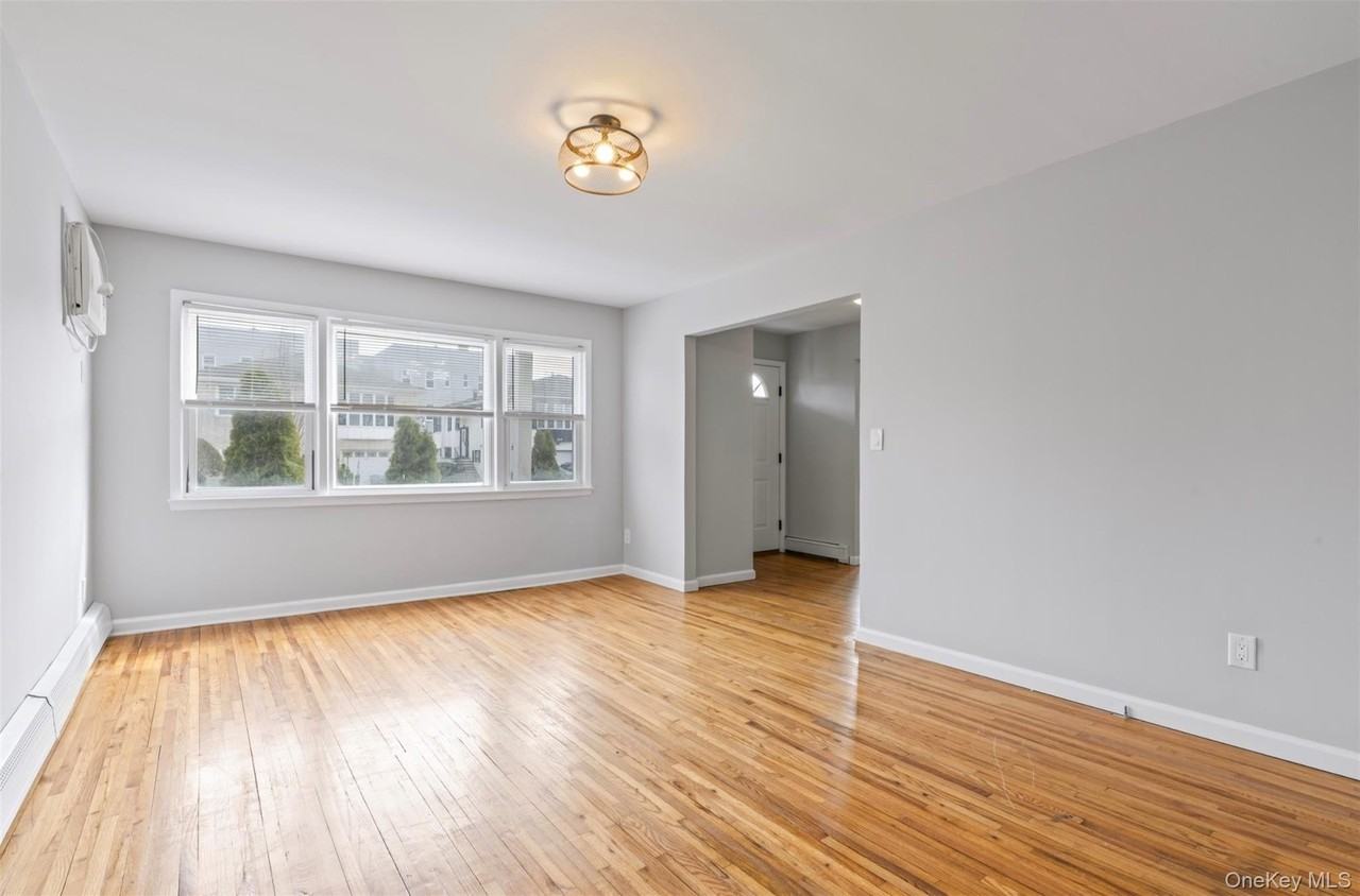 311 W Penn St - Photo 5 of 28