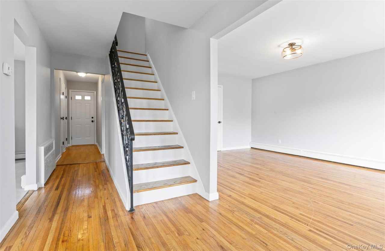 311 W Penn St - Photo 6 of 28