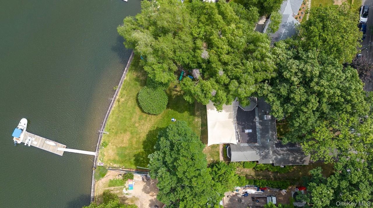 658 Shore Acres Dr - Photo 2 of 26