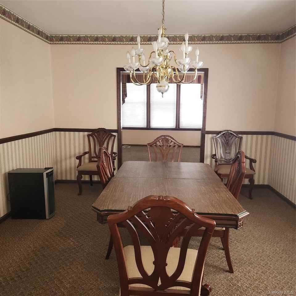 7716 78th St - Photo 2 of 9