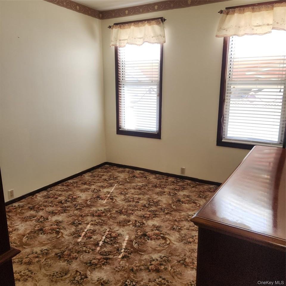 7716 78th St - Photo 4 of 9