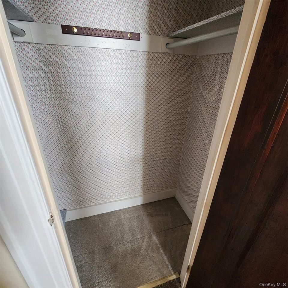 7716 78th St - Photo 6 of 9