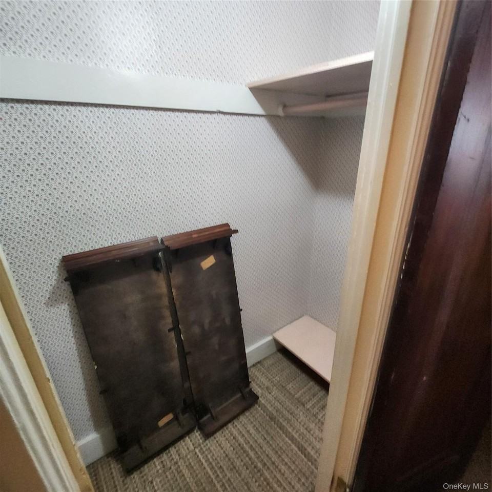 7716 78th St - Photo 7 of 9