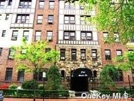 featured image of 4 Maple Dr #6H