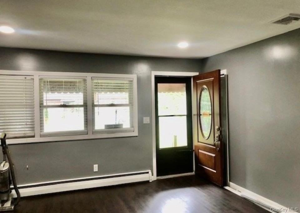 1099 Nugent Ave - Photo 2 of 8