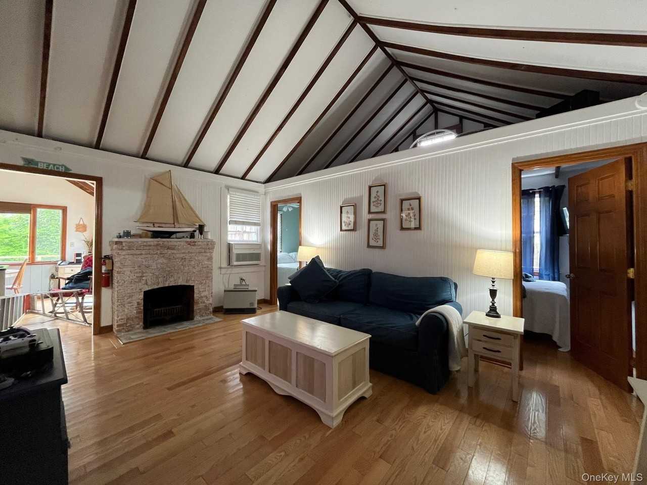 896 Evergreen Walk - Photo 3 of 12