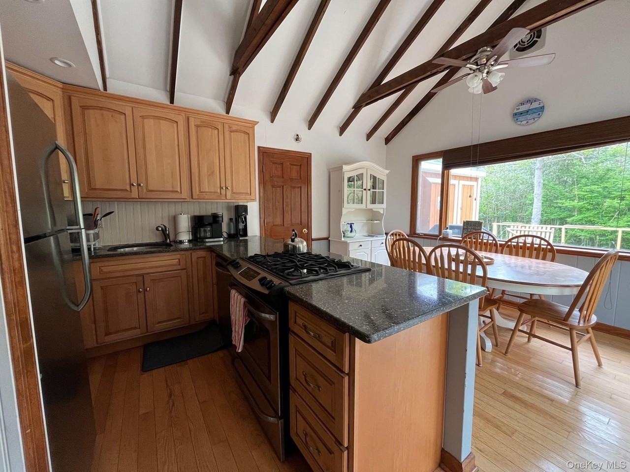 896 Evergreen Walk - Photo 4 of 12