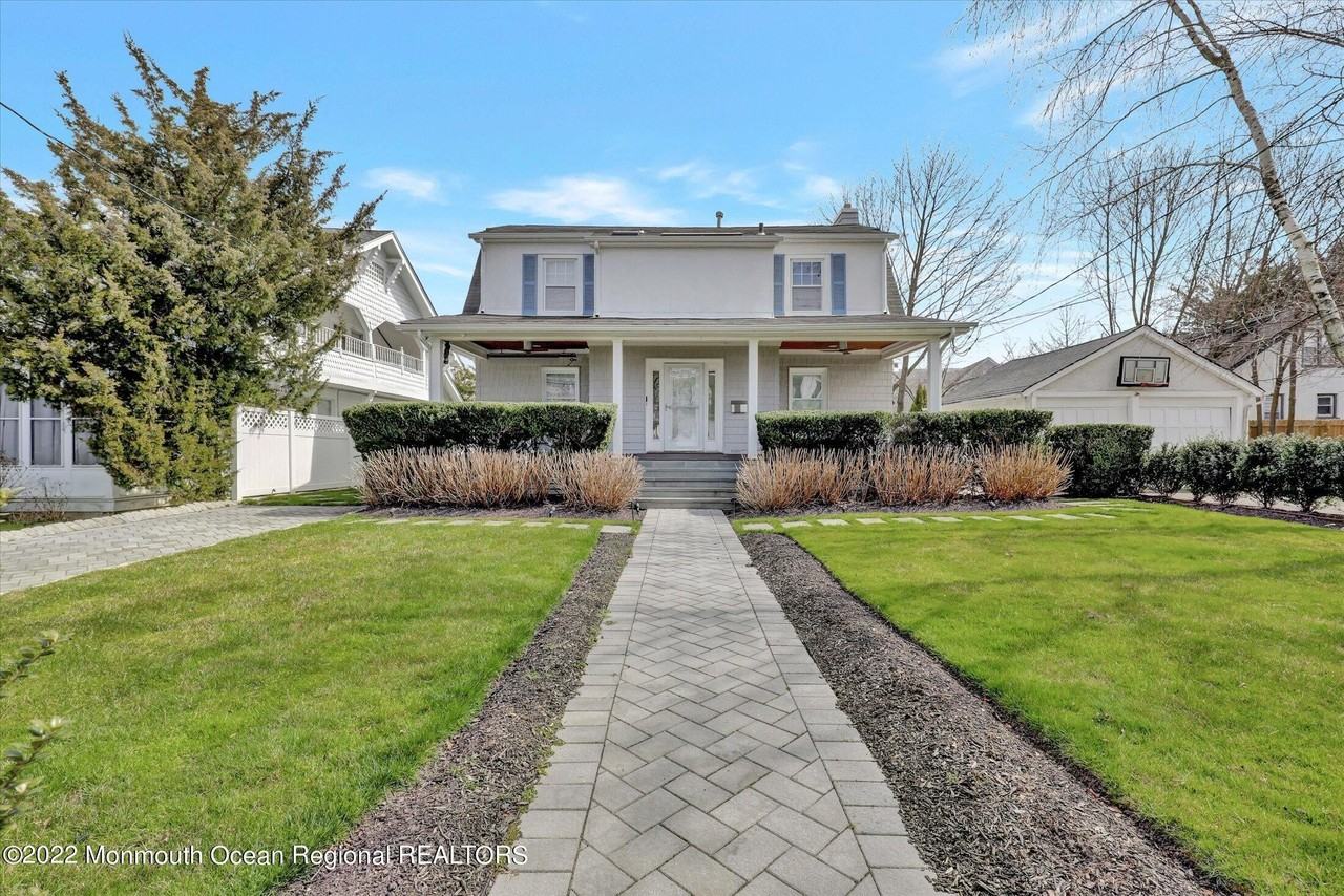 1049 Norwood Ave - Photo 2 of 41