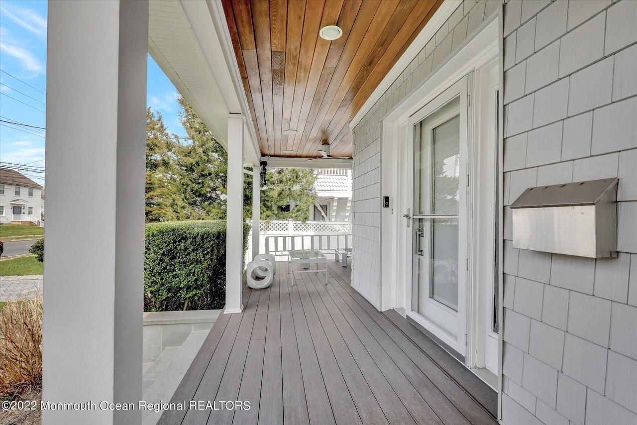 1049 Norwood Ave - Photo 4 of 41