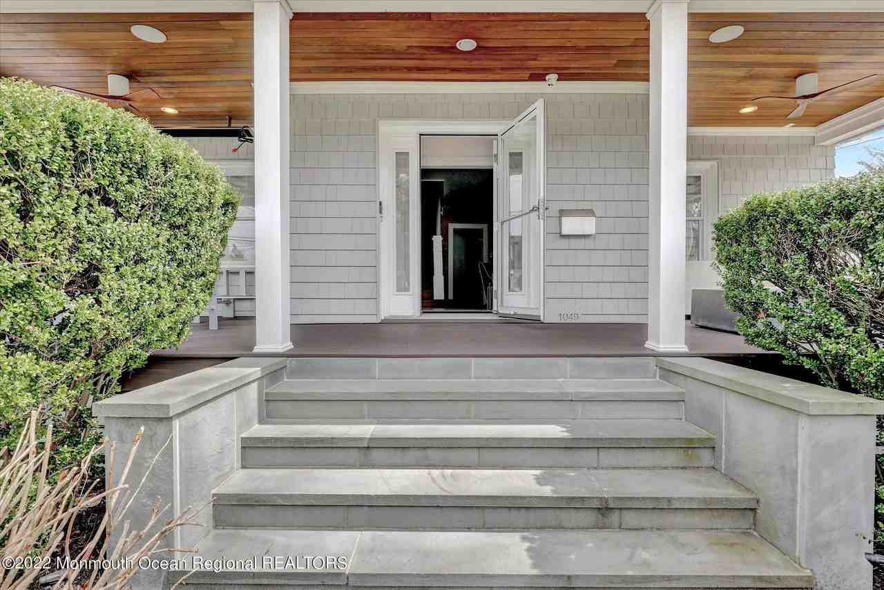 1049 Norwood Ave - Photo 6 of 41