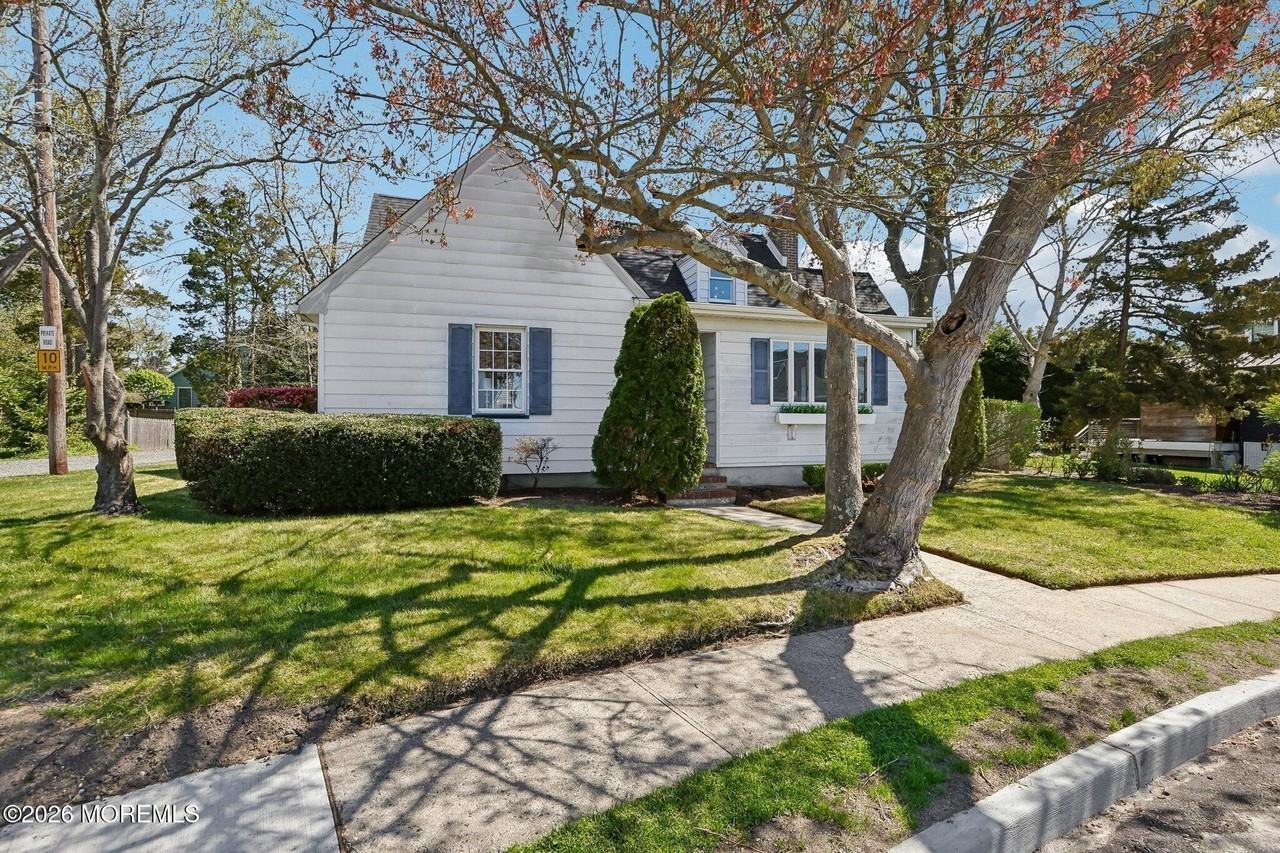 1850 Fernwood Rd - Photo 2 of 45