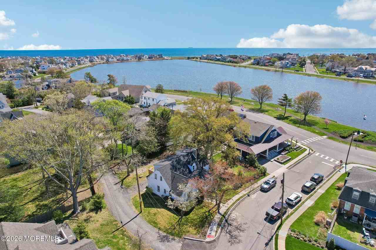 1850 Fernwood Rd - Photo 3 of 45