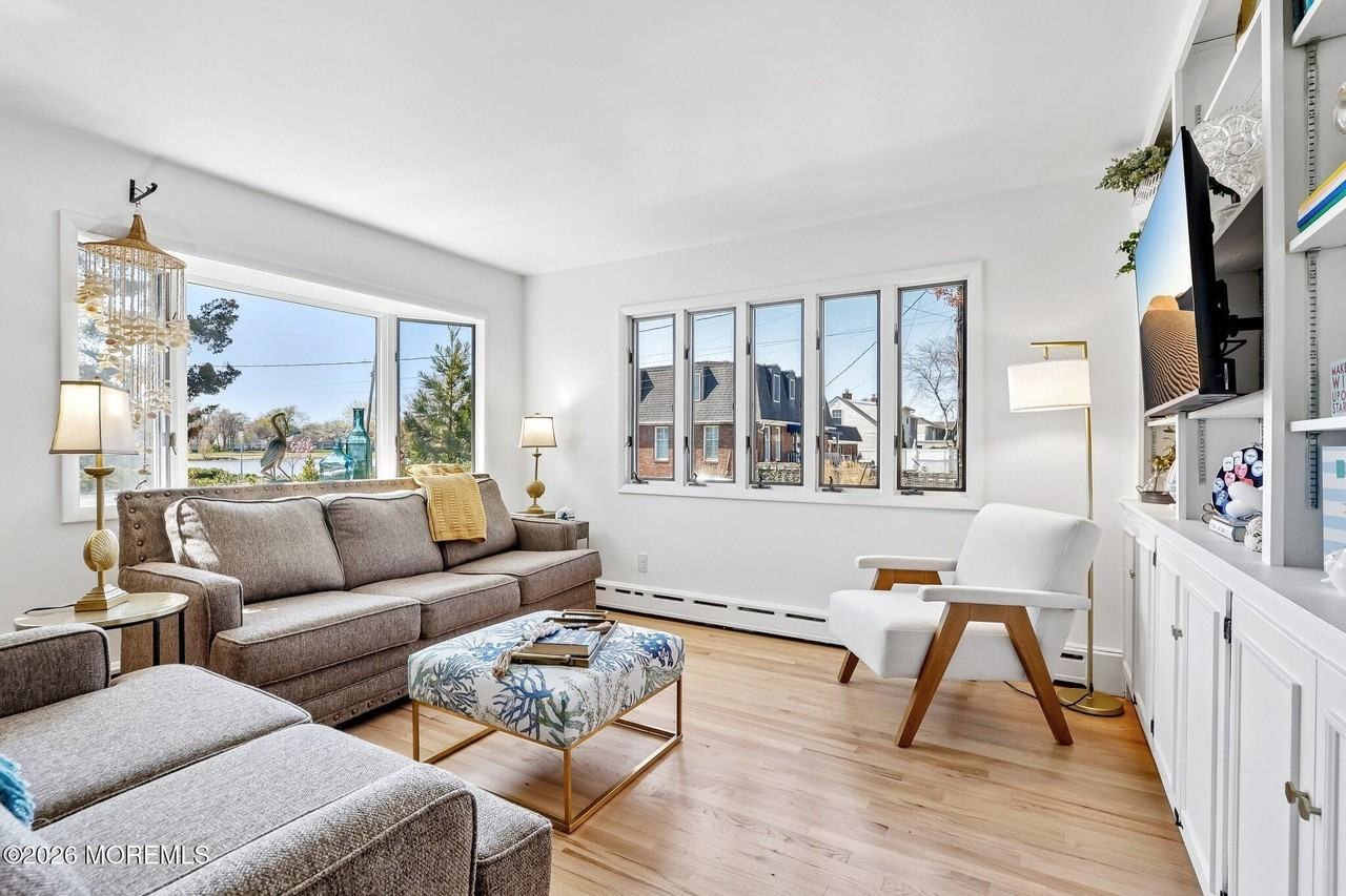 1850 Fernwood Rd - Photo 5 of 45