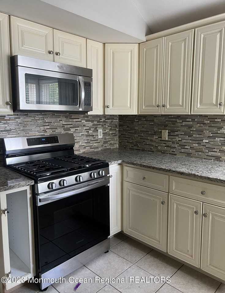 11 Barbara Ln - Photo 2 of 10